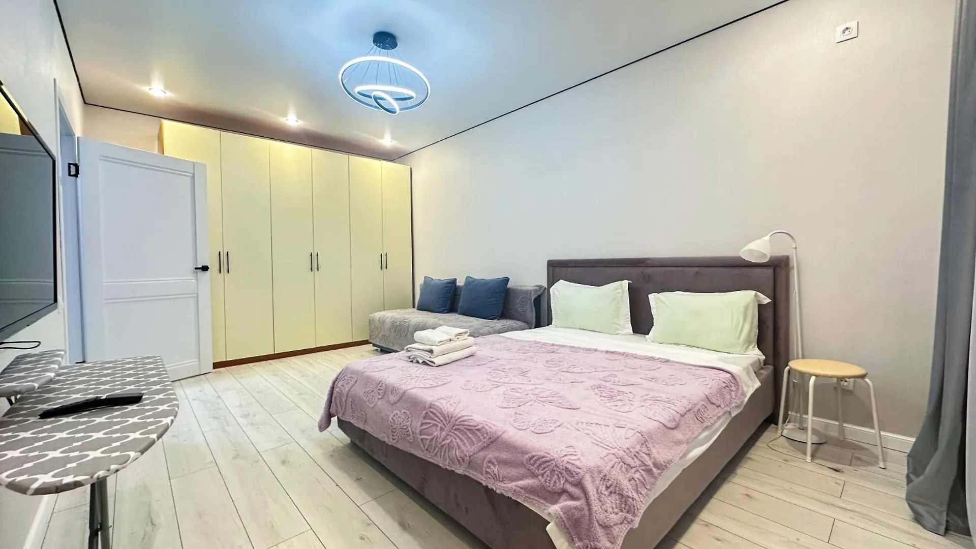 New Luxe Новые Апартаменты Центр Города Рядом Хан Шатыр Кардиохирургия Nur-Sultan  Apartment
